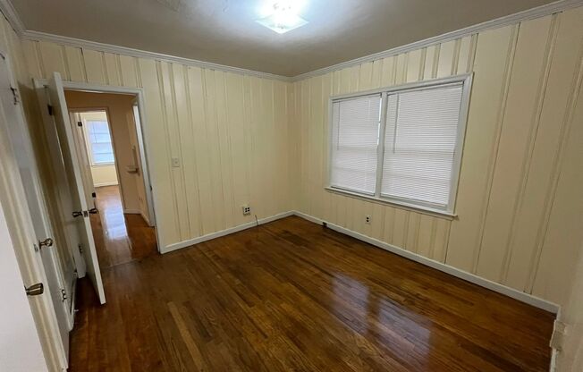 3 beds, 1 bath, $900