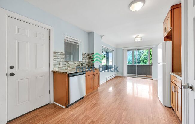 4 BEDS & 2 BATH DUPLEX FOR RENT