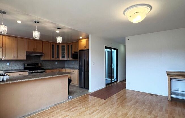 4 beds, 2.5 baths, $4,680, Unit UNIT UPSTAIRS