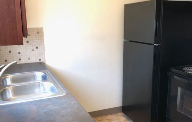 2 beds, 1 bath, 800 sqft, $825