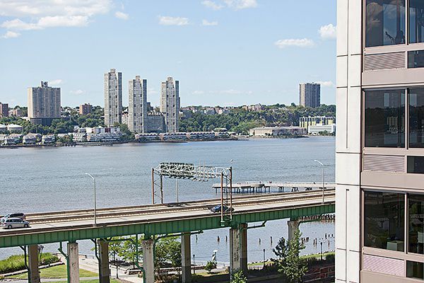 100 RIVERSIDE BLVD