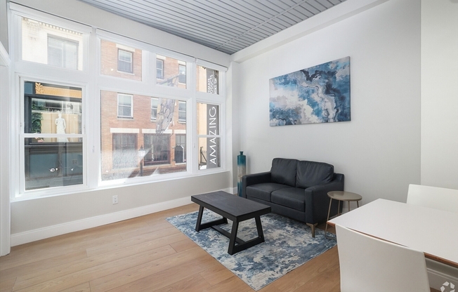 44 BROMFIELD ST