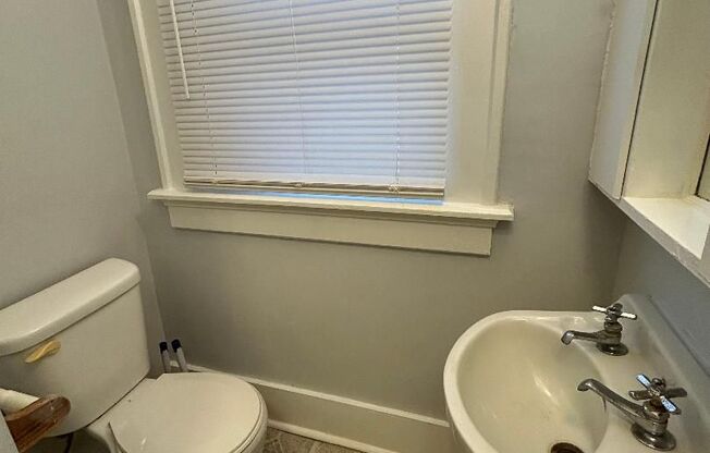 Studio, 1 bath, 240 sqft, $650, Unit Apt 1
