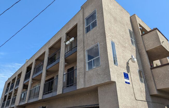 2 beds, 2 baths, $2,554, Unit 301