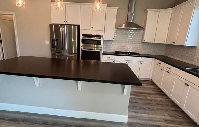 Beautiful 5 bed / 4 bath in Woodland with Solar!
