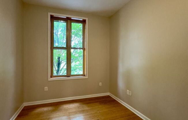 3 beds, 2 baths, $1,600, Unit 922 Whitelock -C1