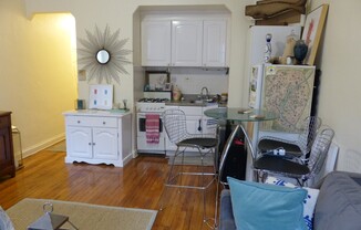 364 W 19 ST