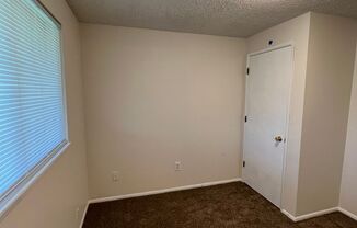 3 beds, 1 bath, 850 sqft, $1,275, Unit 4209-2