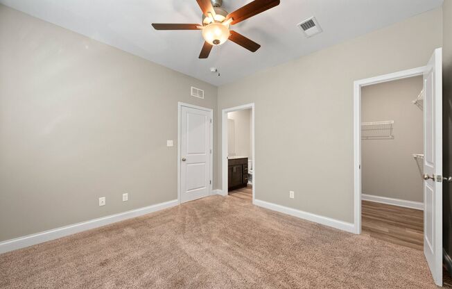 2 beds, 2 baths, 977 sqft, $925, Unit 221