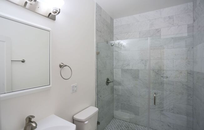 2 beds, 1 bath, $2,595, Unit 202