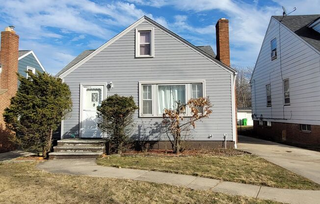CLE Single Family 3 Bed 1 Bath AVAILABLE NOW!!