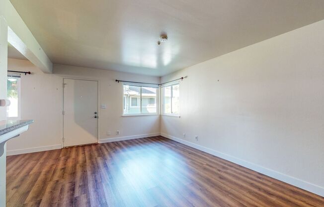 2 beds, 1 bath, $2,300