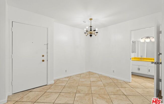 1 bed, 1 bath, 683 sqft, $1,900, Unit A105