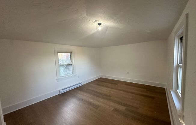 1 bed, 1 bath, $1,400, Unit 2-B