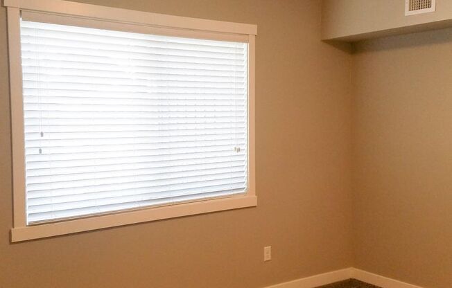 3 beds, 2.5 baths, $2,350, Unit 304