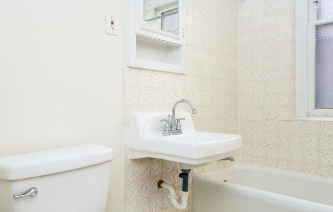 1 bed, 1 bath, 693 sqft, $1,325, Unit 15-107