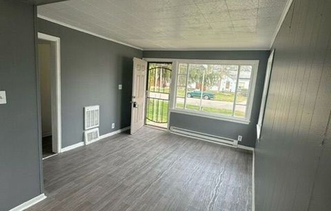 2 Bedroom, 1 Bath Home in South Bend IN. ACCEPTING SECTION 8