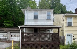 Spacious 1 Bed 1 Bath Home!