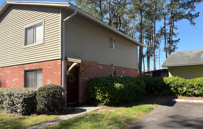 Move in ready 2/2.5 condo in ORANGE PARK