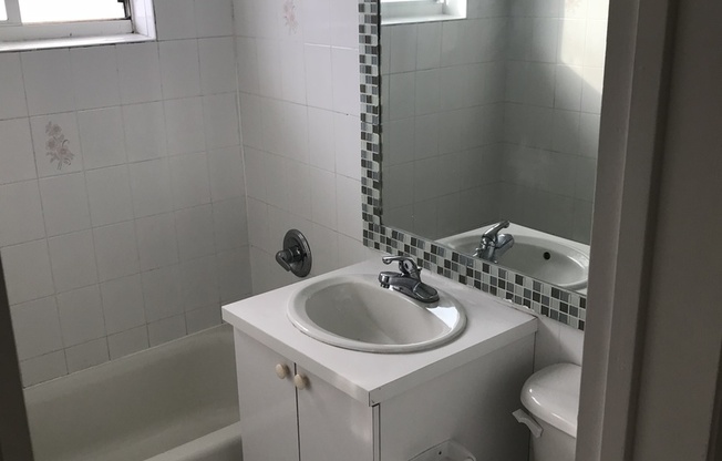 Studio, 1 bath, 306 sqft, $1,320, Unit 660-9