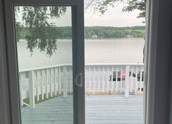 47 LAKESHORE DR
