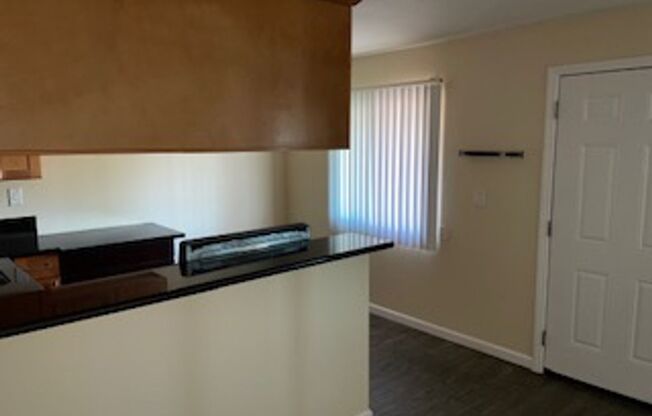 2 beds, 1 bath, 650 sqft, $1,995, Unit M