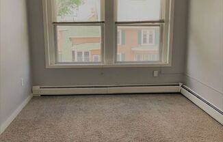 2 beds, 1 bath, $1,300, Unit 443 - 3