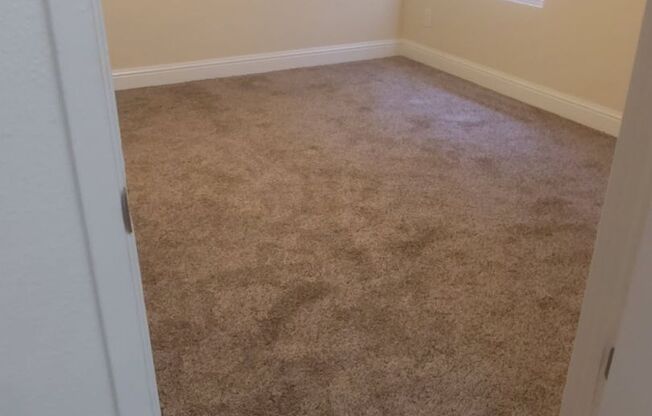 3 beds, 2 baths, $1,750, Unit 243