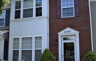 Beautiful Townhome - Great Location