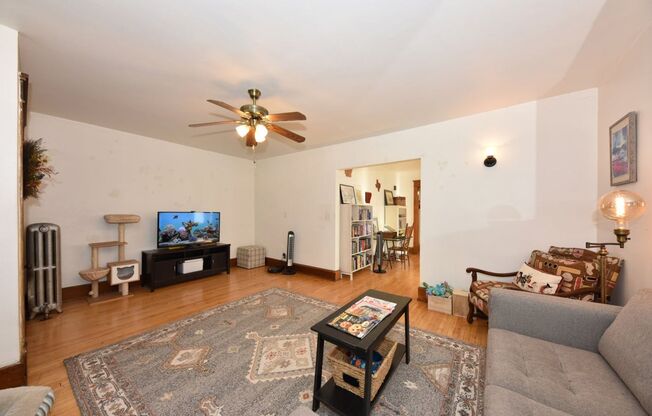 3 beds, 1 bath, $1,895, Unit 2906 N. Maryland Ave.