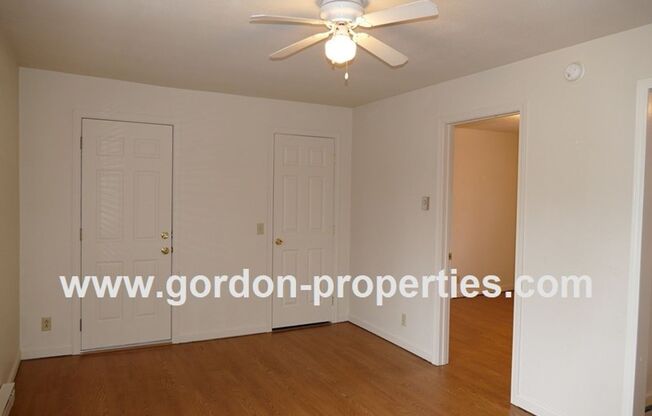 $1,195.00 - SE 60th Ave - 1 bedroom unit in single level duplex