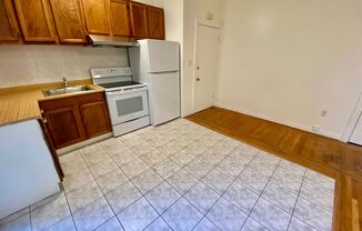 2 beds, 1 bath, 700 sqft, $3,439