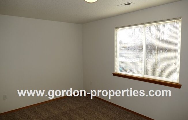 3 beds, 2.5 baths, $1,950, Unit 8032