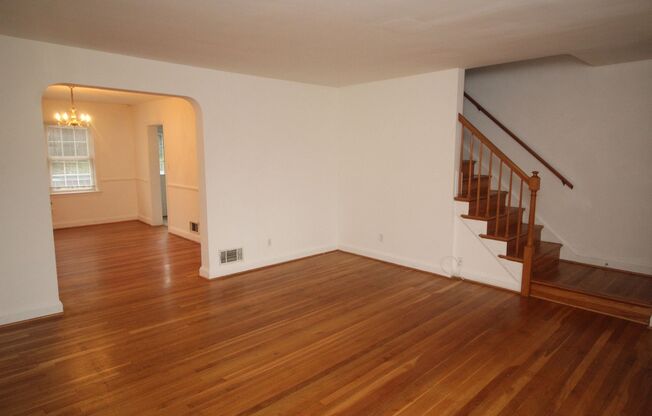 Lovely Towson 3bd/2ba Rowhome w/ CAC & W/D & more! Available 8/15