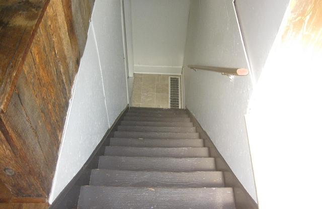 Walk to Downtown or UK! Historic South Hill District         250717