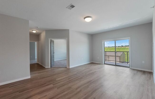 3 beds, 2 baths, 1,421 sqft, $1,500, Unit 307