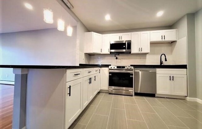 2 beds, 1 bath, 793 sqft, $2,800, Unit 2