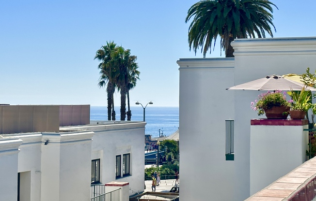1541 OCEAN AVE