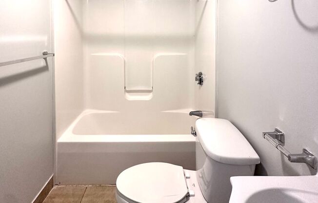 1 bed, 1 bath, 670 sqft, $1,825, Unit 137