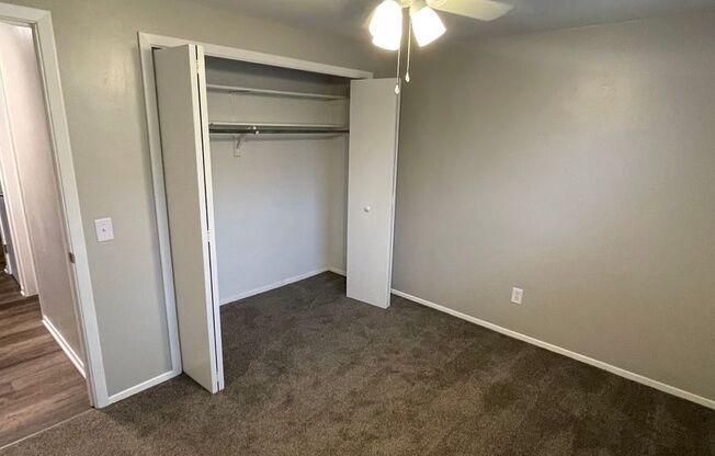 2 beds, 1 bath, 900 sqft, $950, Unit Unit 2