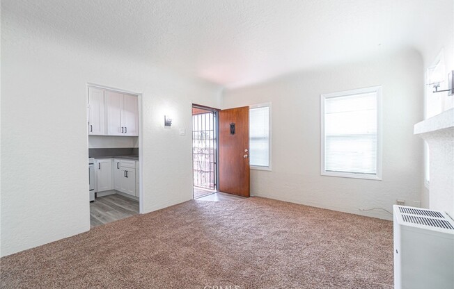 713 W 14 ST