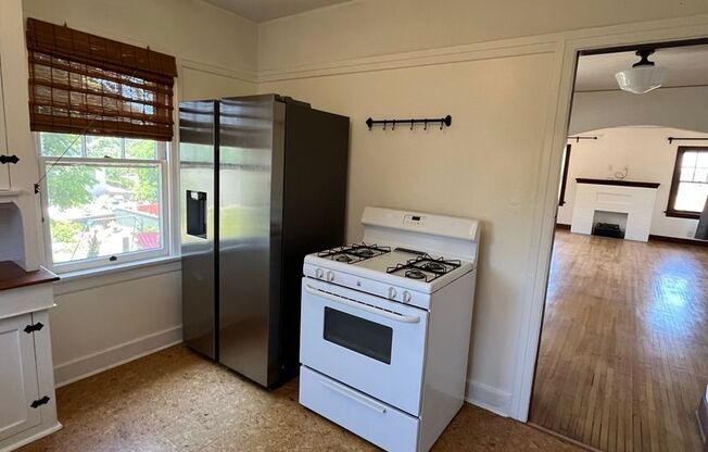 2 beds, 1 bath, $2,800