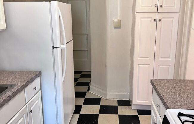 2 beds, 1 bath, 1,050 sqft, $1,695, Unit 01