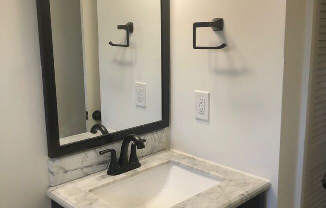 2 beds, 1 bath, 700 sqft, $1,750, Unit 218-07