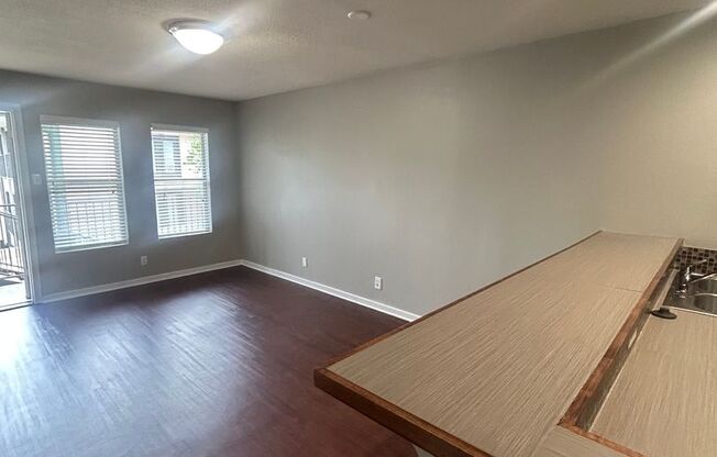 2 beds, 1.5 baths, 1,045 sqft, $1,750, Unit NHR-302