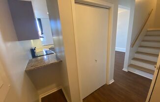 2 beds, 1 bath, 1,033 sqft, $925, Unit 3D