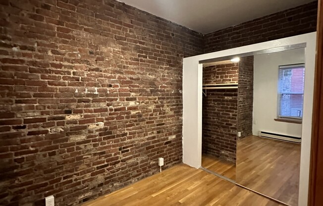 1 bed, 1 bath, $2,700, Unit 1R