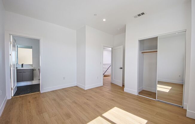 3 beds, 3.5 baths, 1,487 sqft, $3,999, Unit 2853 1/2 Victoria Ave