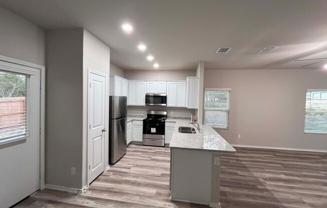 3 beds, 2.5 baths, $1,395, Unit 226 Damon Divide