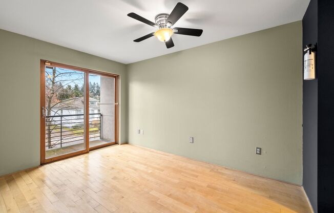 2 BR 2 BA Townhome in North Tabor- 3 Levels!